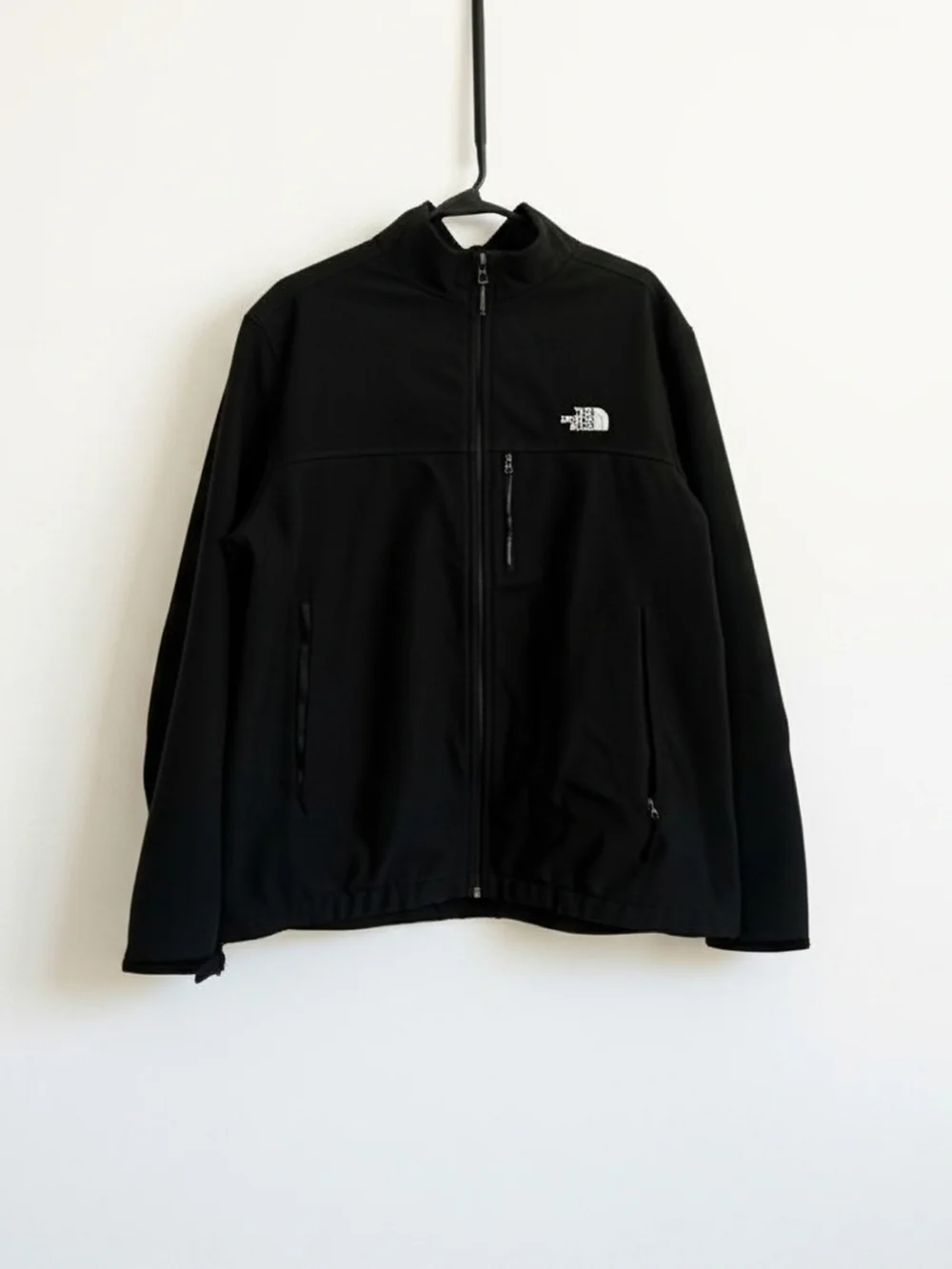 The North Face Men’s Black Full-Zip Softshell Jacket